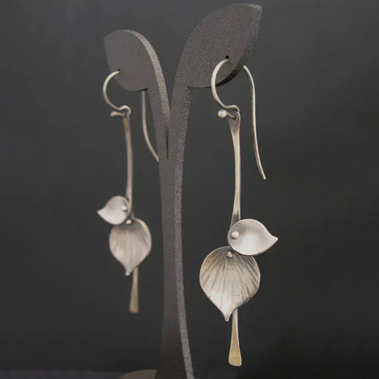 Pendientes hechos a mano con un elegante diseño de hojas