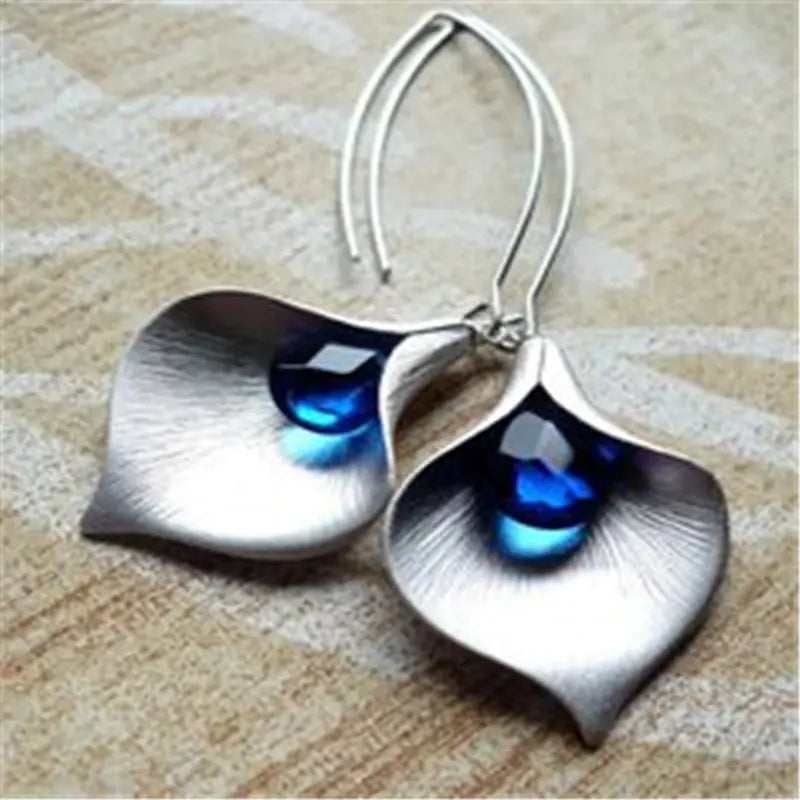 Pendientes elegantes con cristales azules en forma de lágrima con diseño de loto