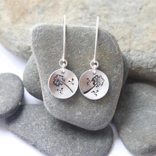 Pendientes de diente de León estampados a mano, delicado diseño de diente de León