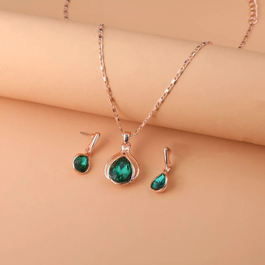 Elegante juego de collar y pendientes diseño cebolla con cristal verde