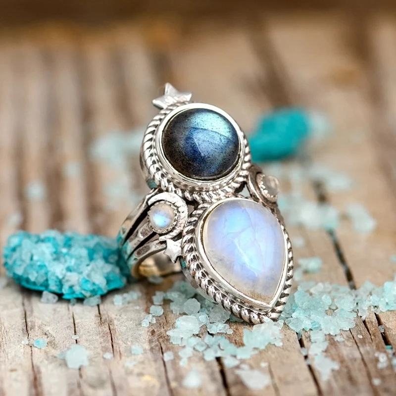 Anillo con piedra de luna