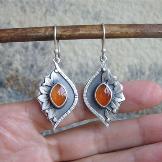 Pendientes boho con piedra cornalina y diseño floral