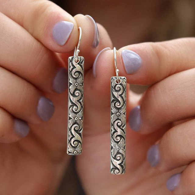 Pendientes boho chic con diseño floral y ondulado