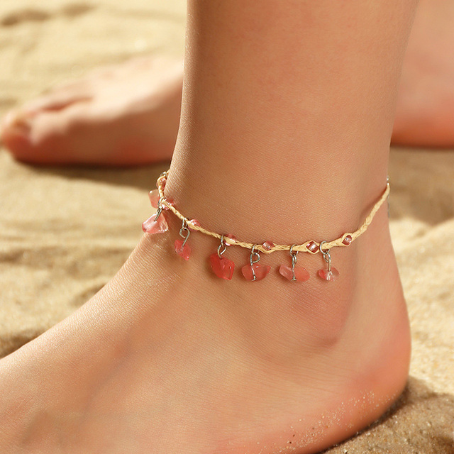 Tobillera boho con piedras rosas y delicados charms playeros