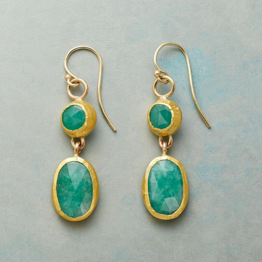 Pendientes elegantes con piedras preciosas de turquesa facetadas en montura de oro