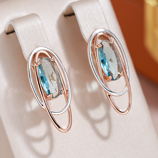 Pendientes bicolor con circonitas azules de diseño elegante