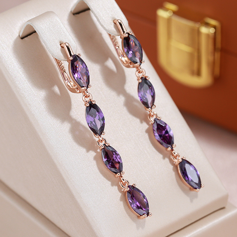 Pendientes elegantes con circonitas moradas en forma de lágrima