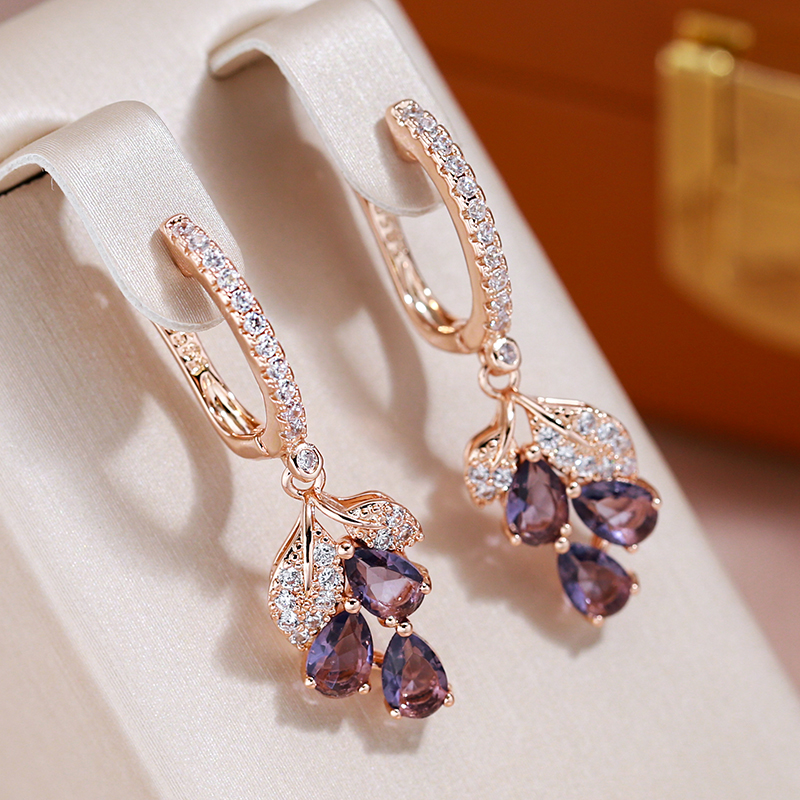Pendientes elegantes en color oro rosa con cristales de amatista y circonitas brillantes