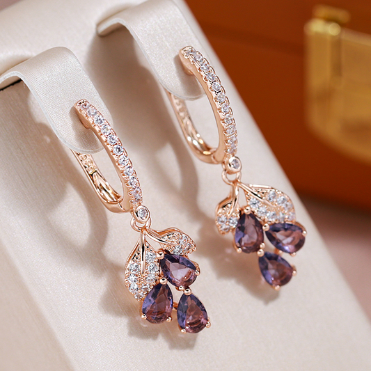 Pendientes elegantes en color oro rosa con cristales de amatista y circonitas brillantes