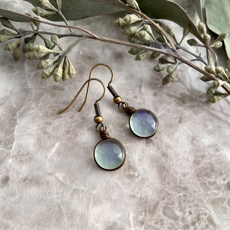 Pendientes de cuentas de cristal brillantes con un delicado efecto de cristal de luna