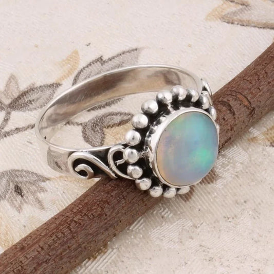 Anillo Vintage de Plata con Ópalo Natural
