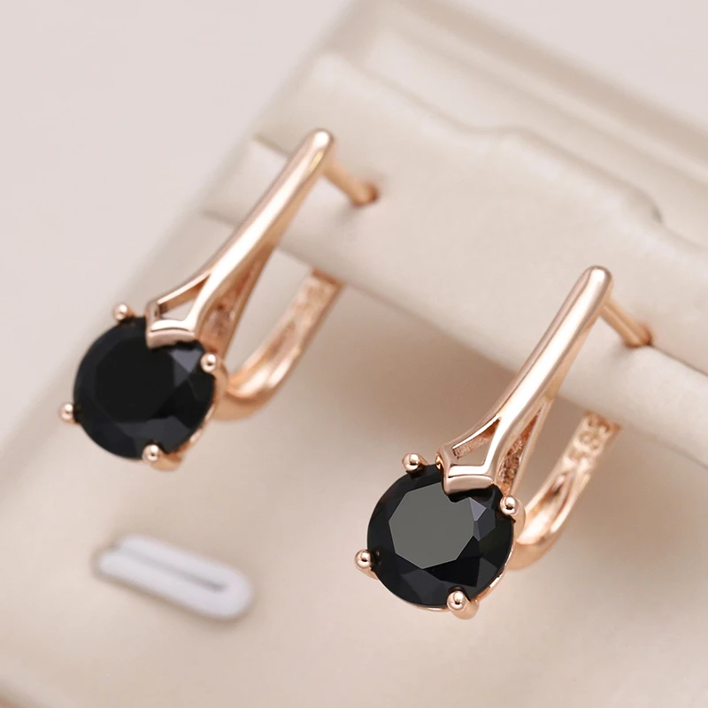 Pendientes elegantes con brillantes circonitas negras