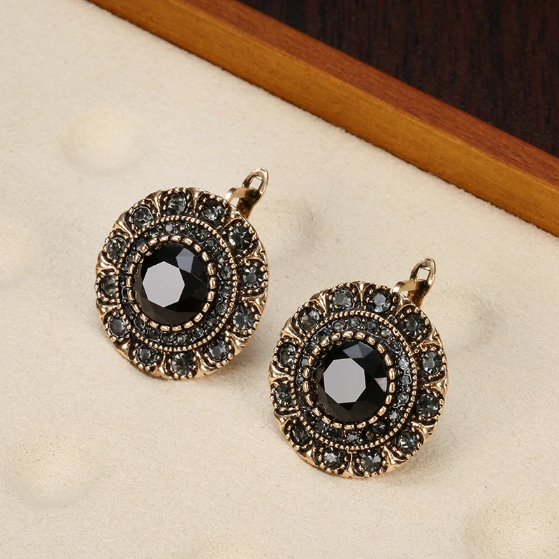 Pendientes llamativos vintage con cristales negros y acabado antiguo