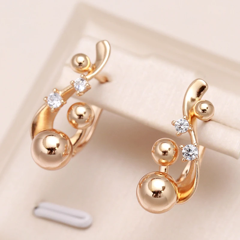 Pendientes elegantes con circonitas y bolas brillantes