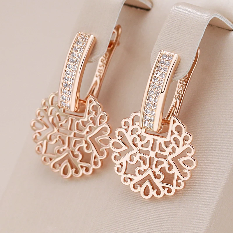 Pendientes elegantes con circonitas y delicado diseño de mandala