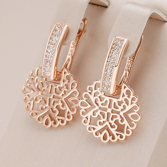 Pendientes elegantes con circonitas y delicado diseño de mandala