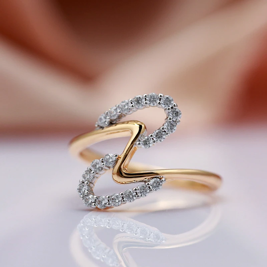 Anillo elegante con ondas brillantes