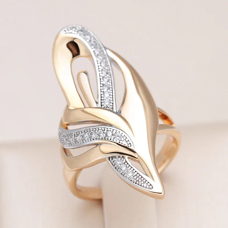 Anillo Elegante con Diseño en Punta