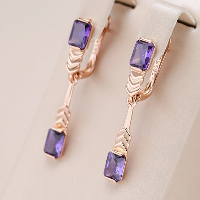 Pendientes con cristales morados y acabado en color rosa