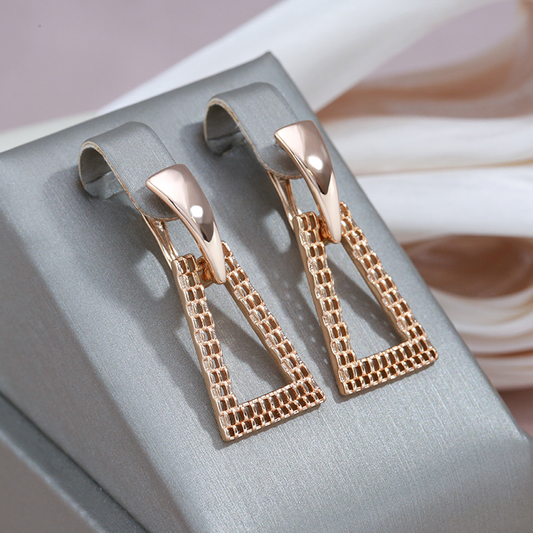 Pendientes elegantes con diseño geométrico de rosas