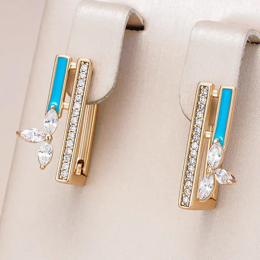 Pendientes elegantes con esmalte azul turquesa y circonitas brillantes