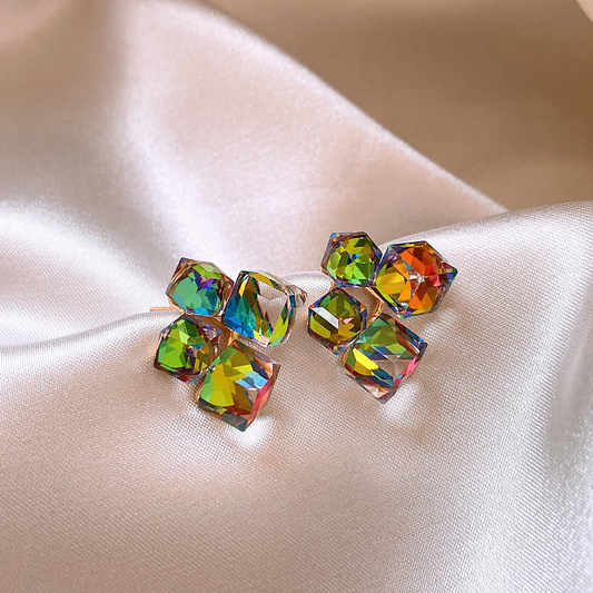 Pendientes brillantes con cristales de circonitas facetadas de colores