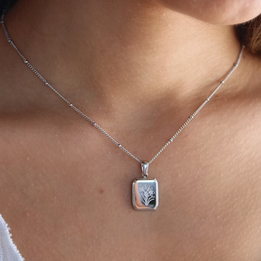 Collar elegante con colgante de flor de filigrana y cadena fina