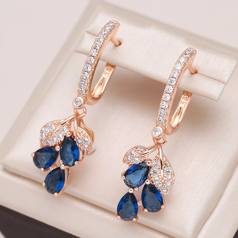 Pendientes elegantes con cristales en forma de lágrima azules y circonitas brillantes