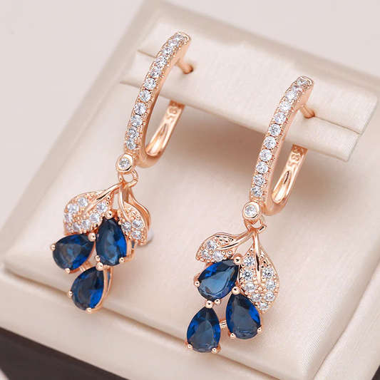 Pendientes elegantes con cristales en forma de lágrima azules y circonitas brillantes