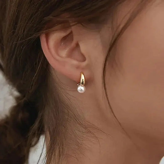 Pendientes elegantes con colgantes de perlas para un look atemporal