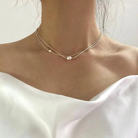 Delicado collar de perlas de agua dulce en capas para mujer