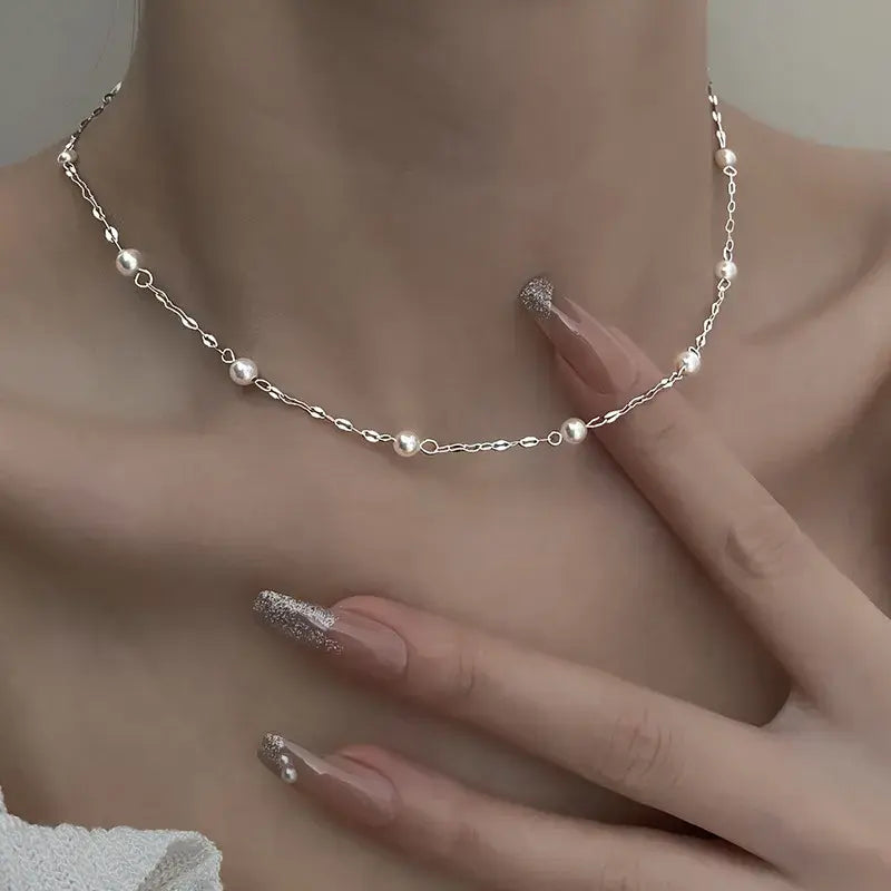 Elegante cadena de eslabones con delicadas perlas de agua dulce para momentos especiales