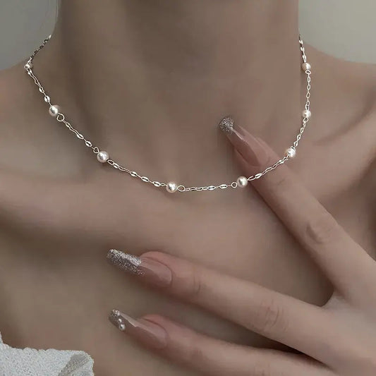Elegante cadena de eslabones con delicadas perlas de agua dulce para momentos especiales