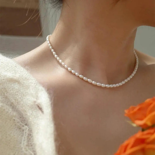 Collar elegante con delicadas perlas de agua dulce para todos los días
