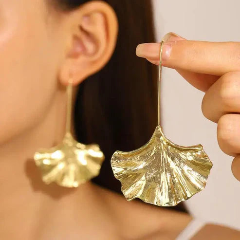Pendientes colgantes elegantes de hoja de ginkgo para mujer