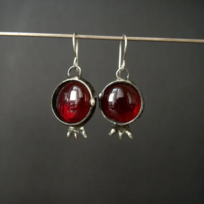 Pendientes vintage de granada con gotas de cristal rojo y diseño antiguo