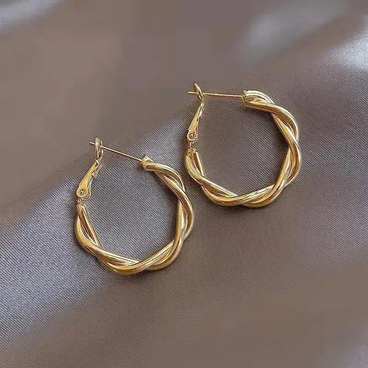 Pendientes de aro retorcidos con diseño de cordón