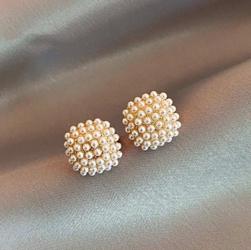 Pendientes elegantes con perlas finas para una apariencia elegante