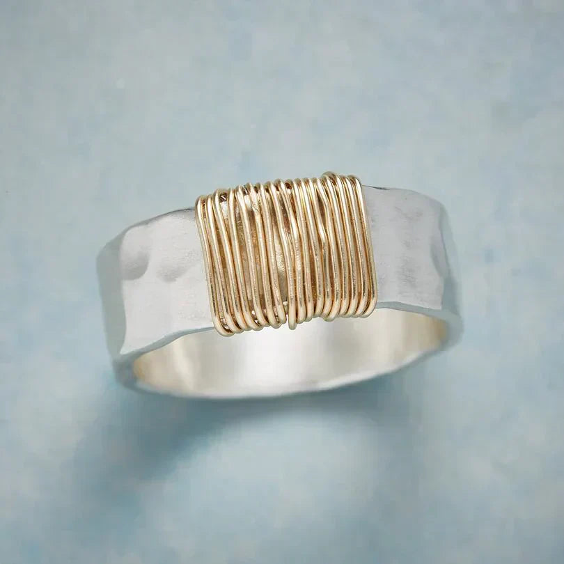 Anillo Boho con Fibras Doradas