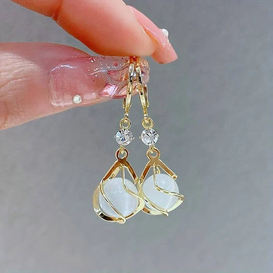 Pendientes colgantes elegantes con circonitas y cabujones