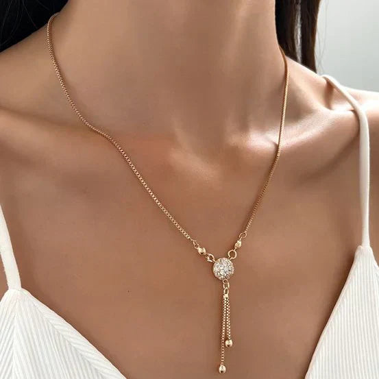 Elegante collar en Y con colgante de cristal brillante y borlas en forma de lágrima