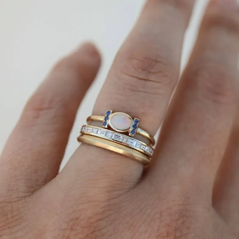 Anillo vintage con ópalo blanco