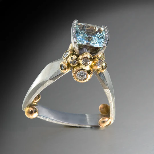 Anillo con piedra azul
