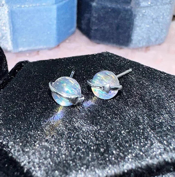 Pendientes brillantes con diseño de planeta y elemento de estrella