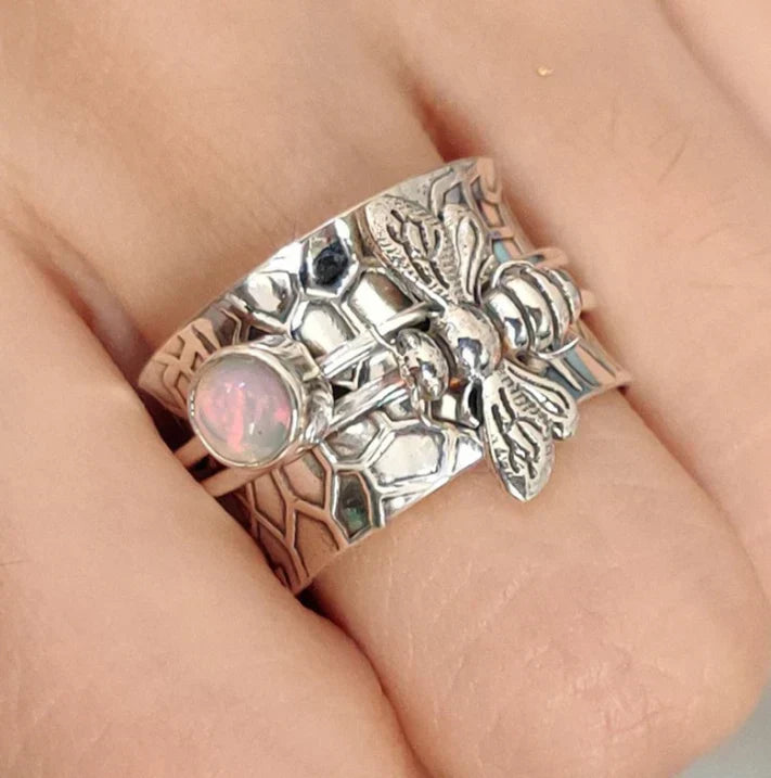 Anillo piedra lunar con abeja