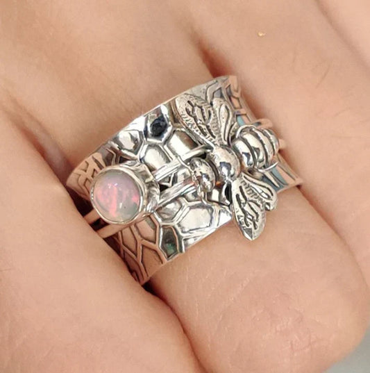 Anillo piedra lunar con abeja