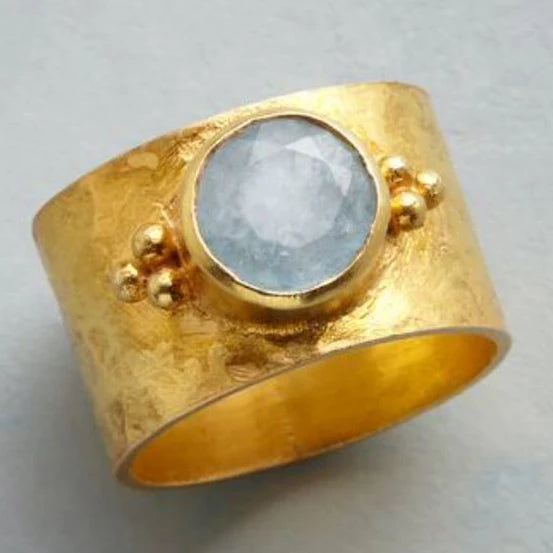 Anillo elegante con circonitas