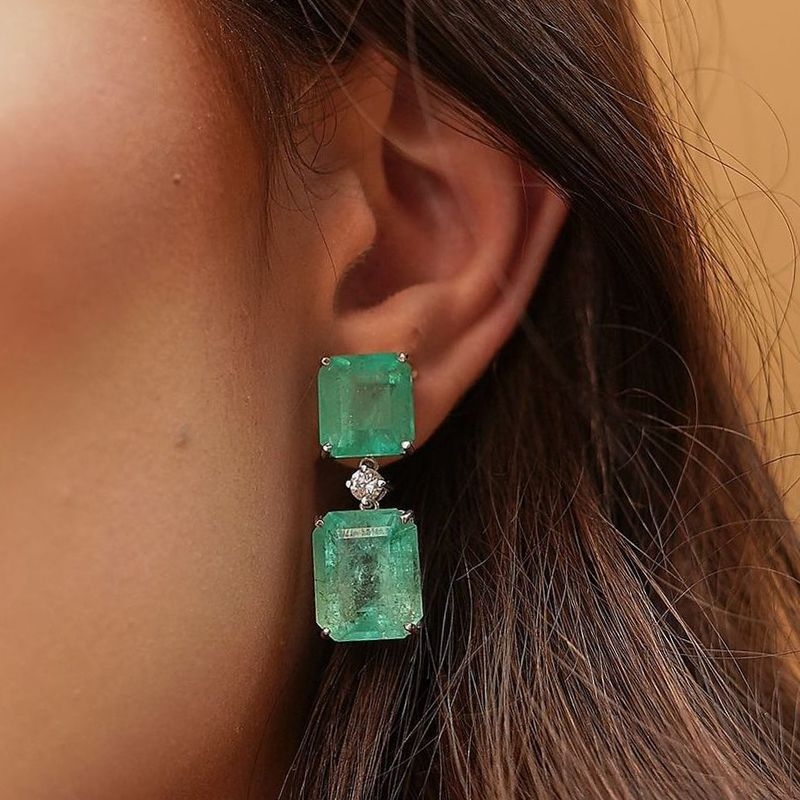 Pendientes dobles con esmeralda y diamantes