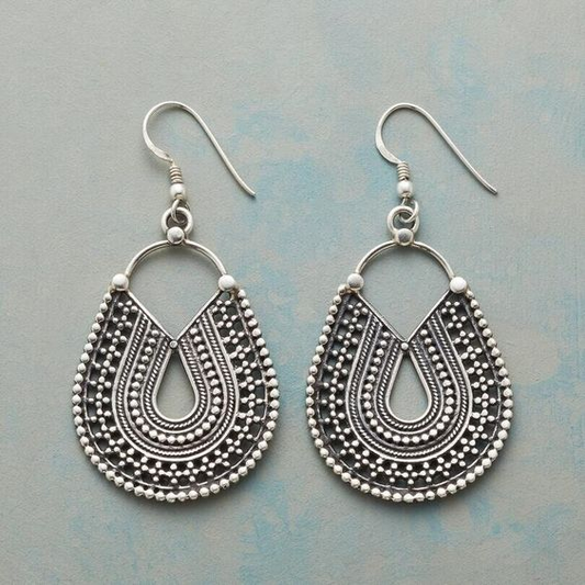 Pendientes vintage delicados en forma de lágrima con diseño étnico de mandala