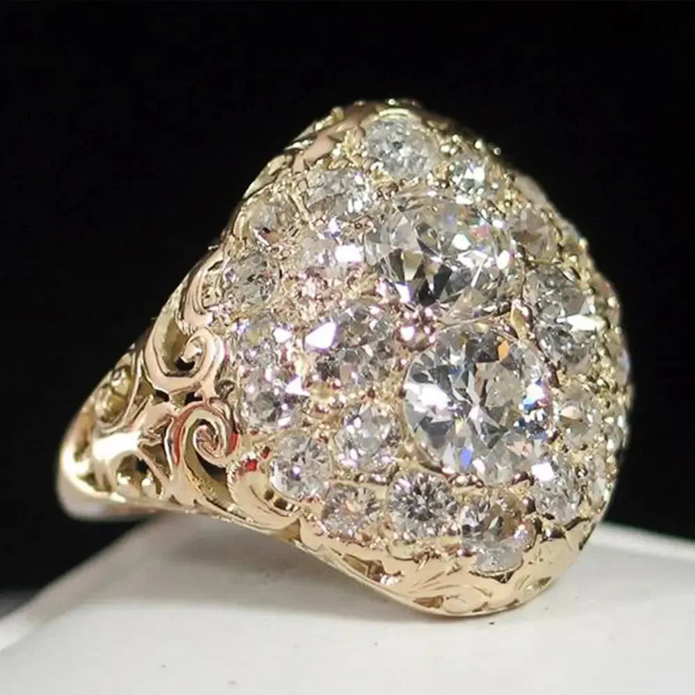 Anillo Redondo Vintage de Oro con Diamantes